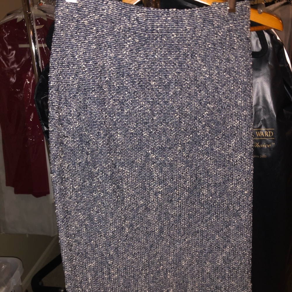 St. John Skirt - Picture 3 of 4